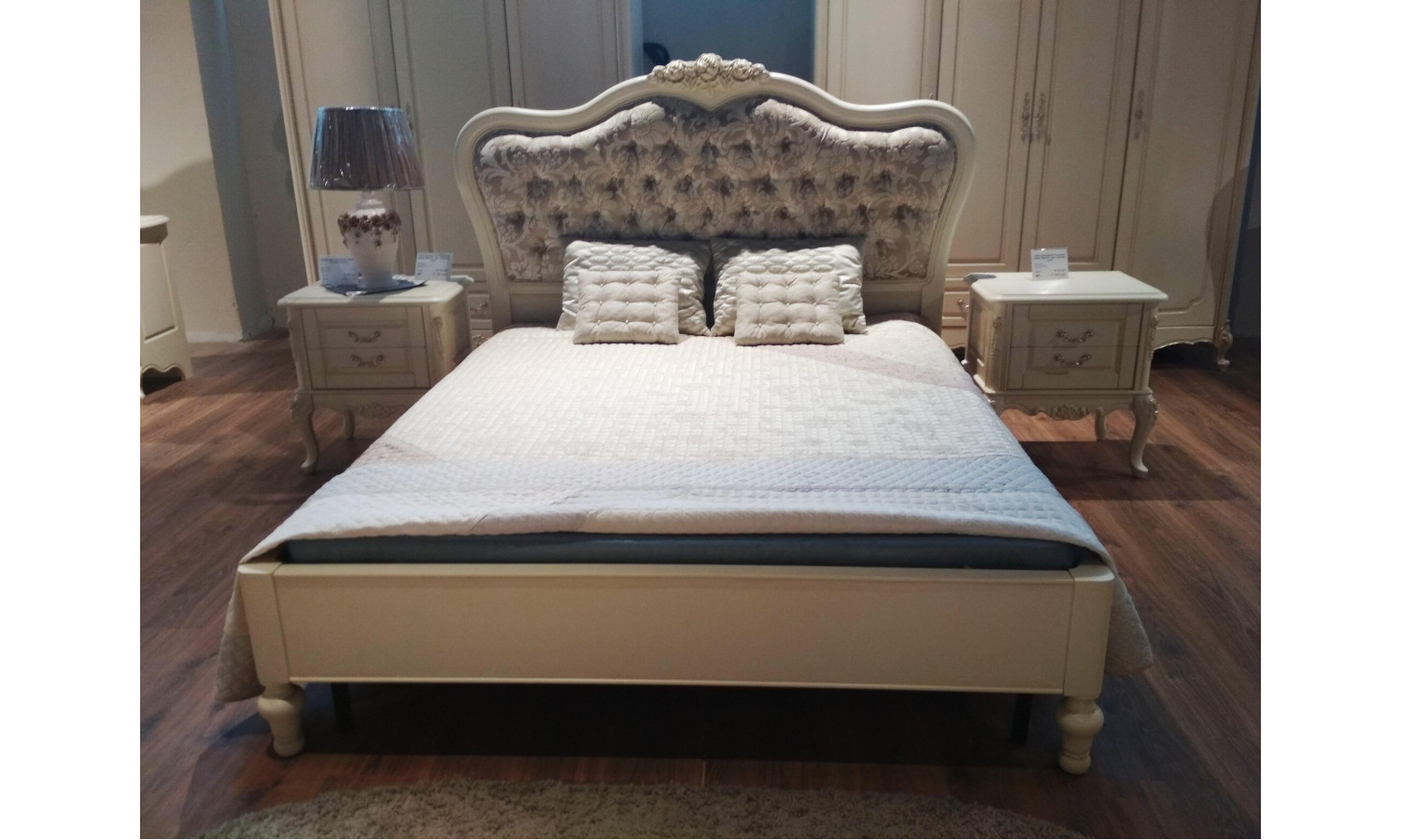 Кровать Милано MK-8005-IV двуспальная с пуговицами (цвет патины: золото) 160х200 см Слоновая кость