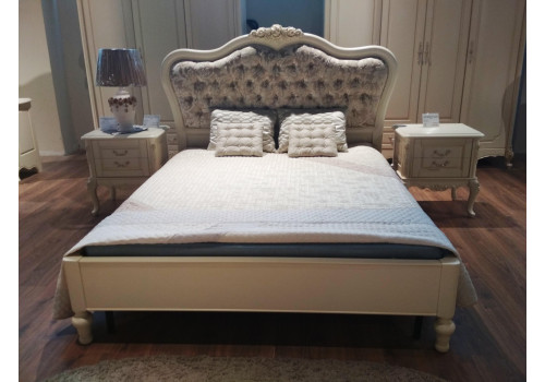 Кровать Милано MK-8005-IV двуспальная с пуговицами (цвет патины: золото) 160х200 см Слоновая кость