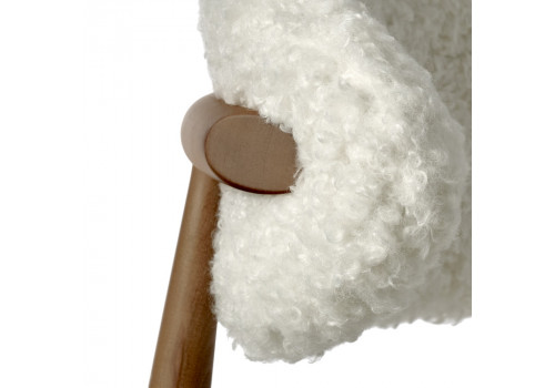 Стул Lucas белый искусственный мех с ножками цвета орех