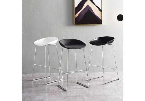 Стул полубарный Neo чёрный с хромированными ножками