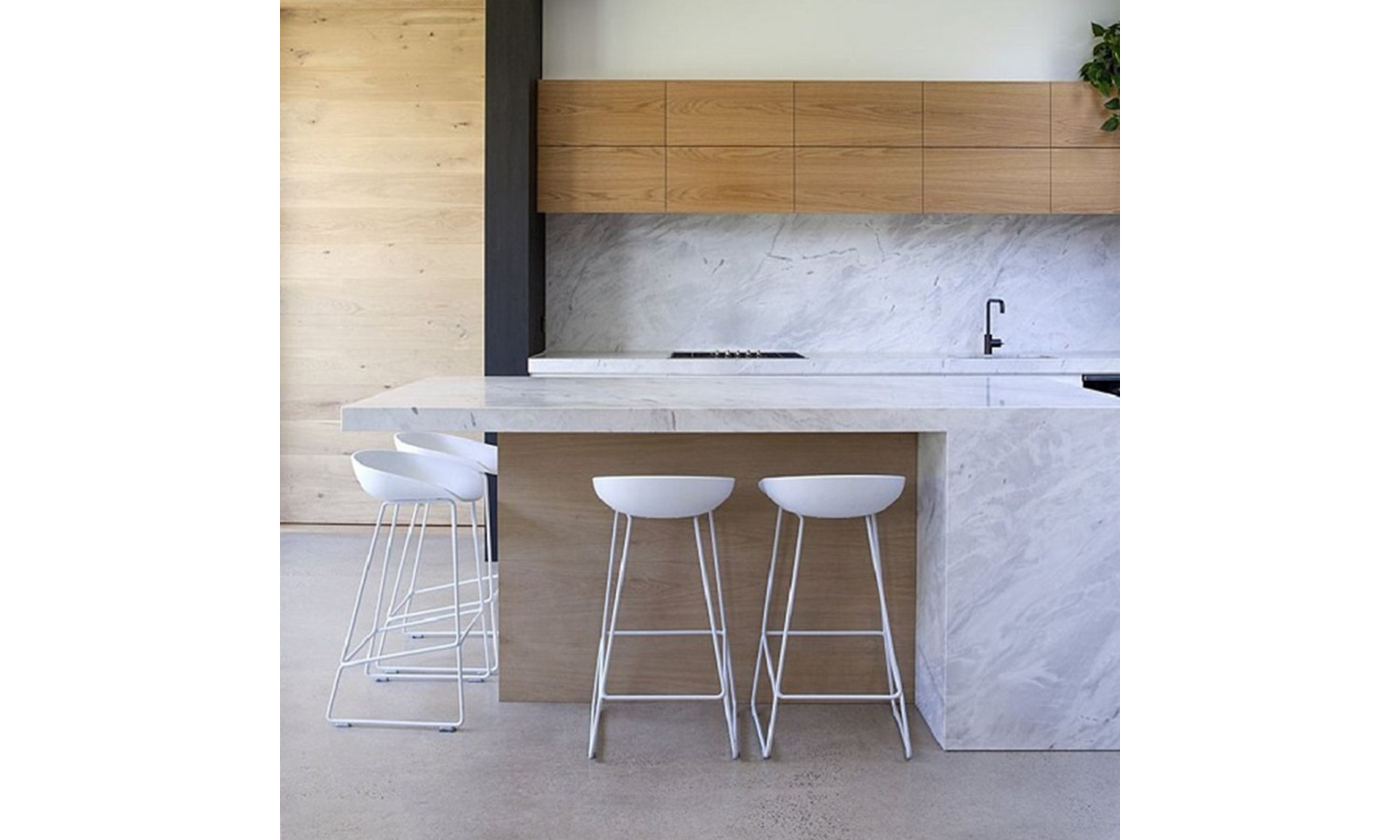 Стул полубарный Neo белый с белыми ножками