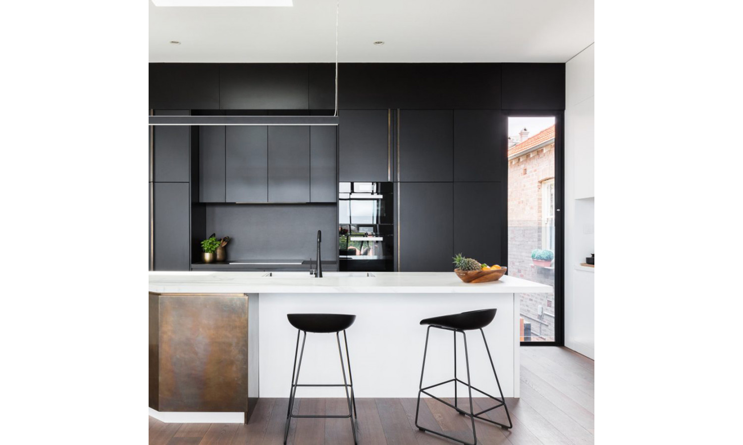 Стул полубарный Neo чёрный с чёрными ножками