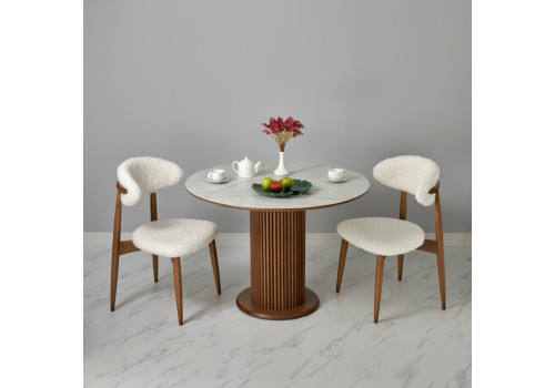 Стул Lucas белый искусственный мех с ножками цвета орех