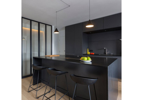 Стул полубарный Neo чёрный с чёрными ножками